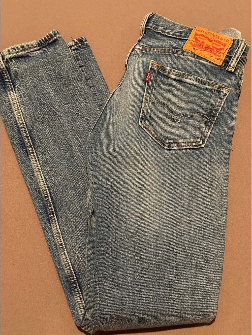 Levi’s Women’s High-Rise Straight Leg Jeans Medium Wash W28 L32